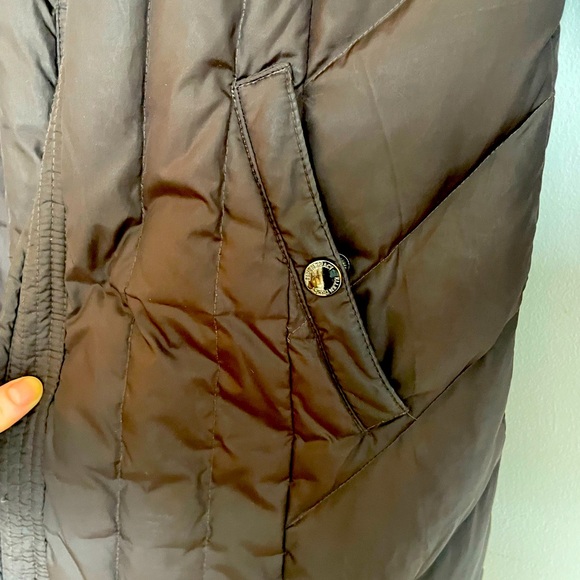 Ellen Tracy down puffer coat - Size M
Satin and fleece lined
Knee length - Picture 5 of 9